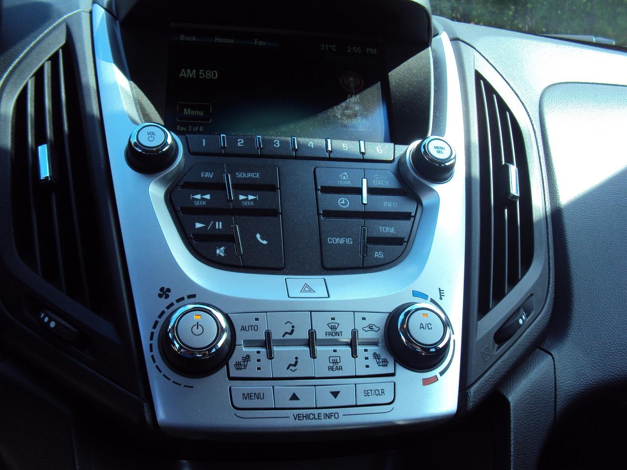 2017 Chevrolet Equinox LT Photo