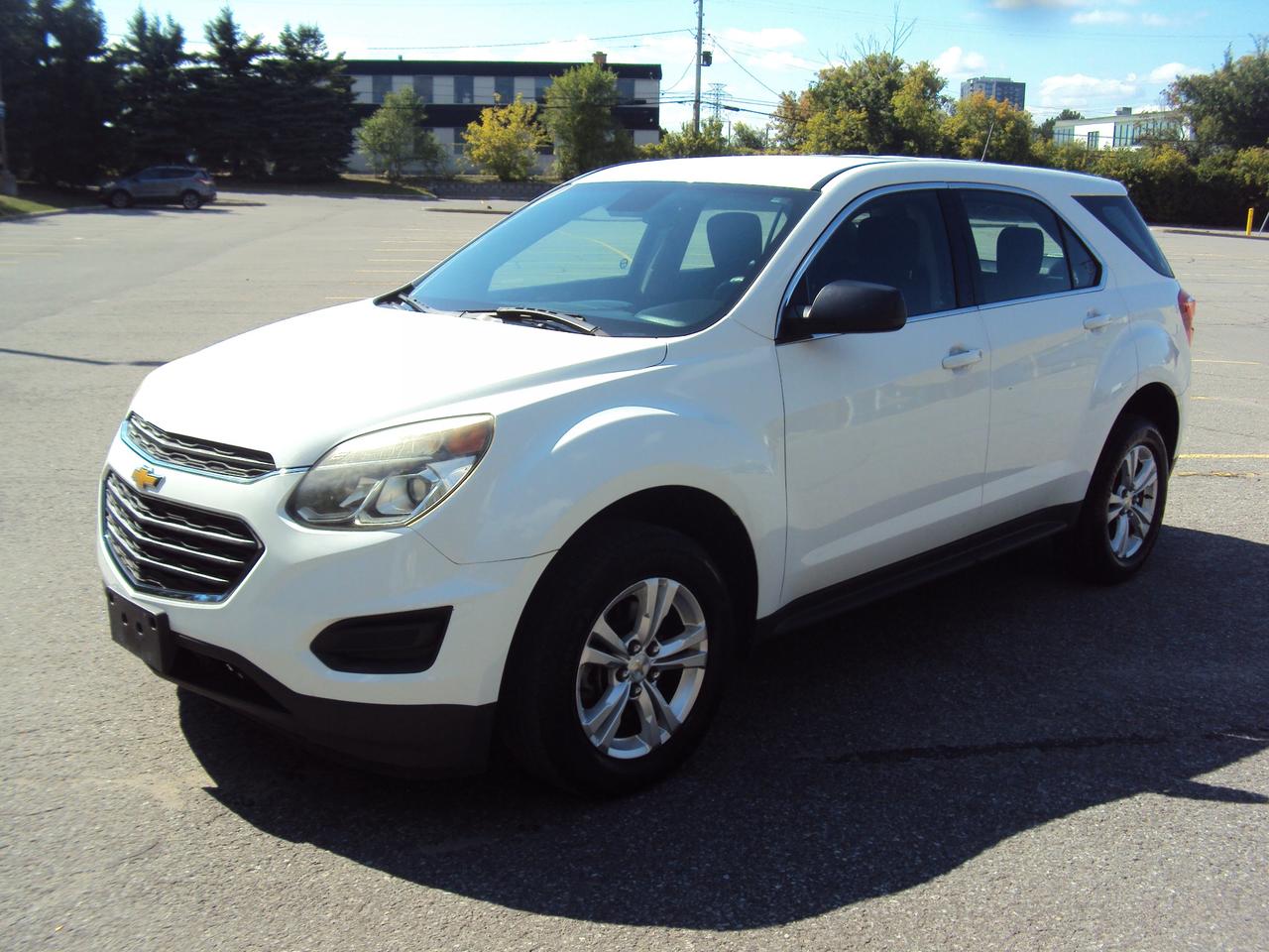 2017 Chevrolet Equinox LS Photo2