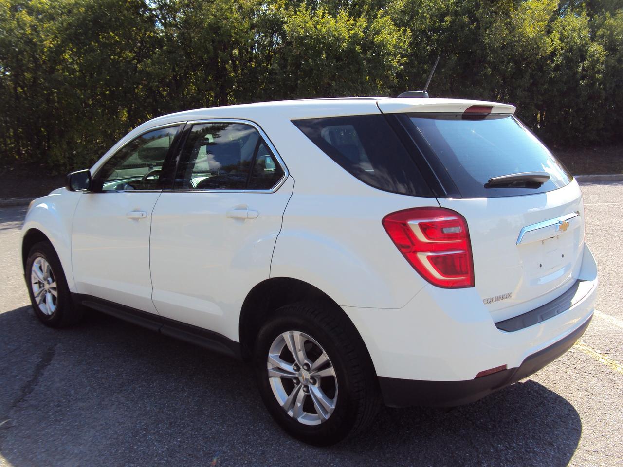 2017 Chevrolet Equinox LS Photo4
