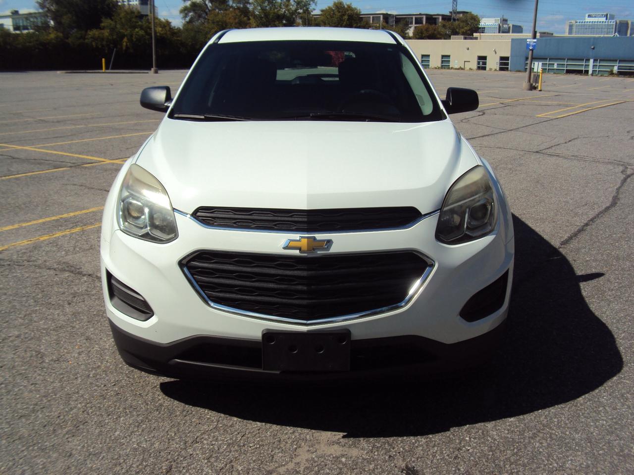 2017 Chevrolet Equinox LS Photo1