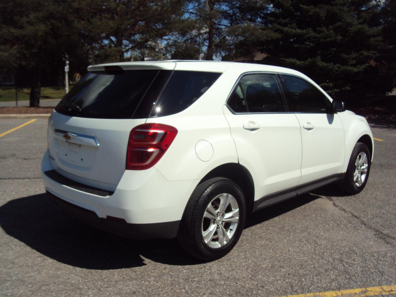 2017 Chevrolet Equinox LS Photo