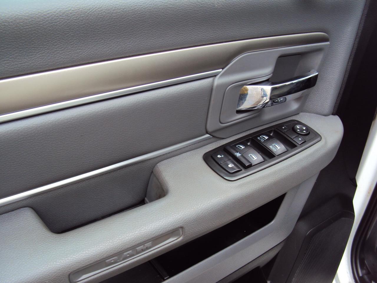 2014 RAM 1500 SLT Photo