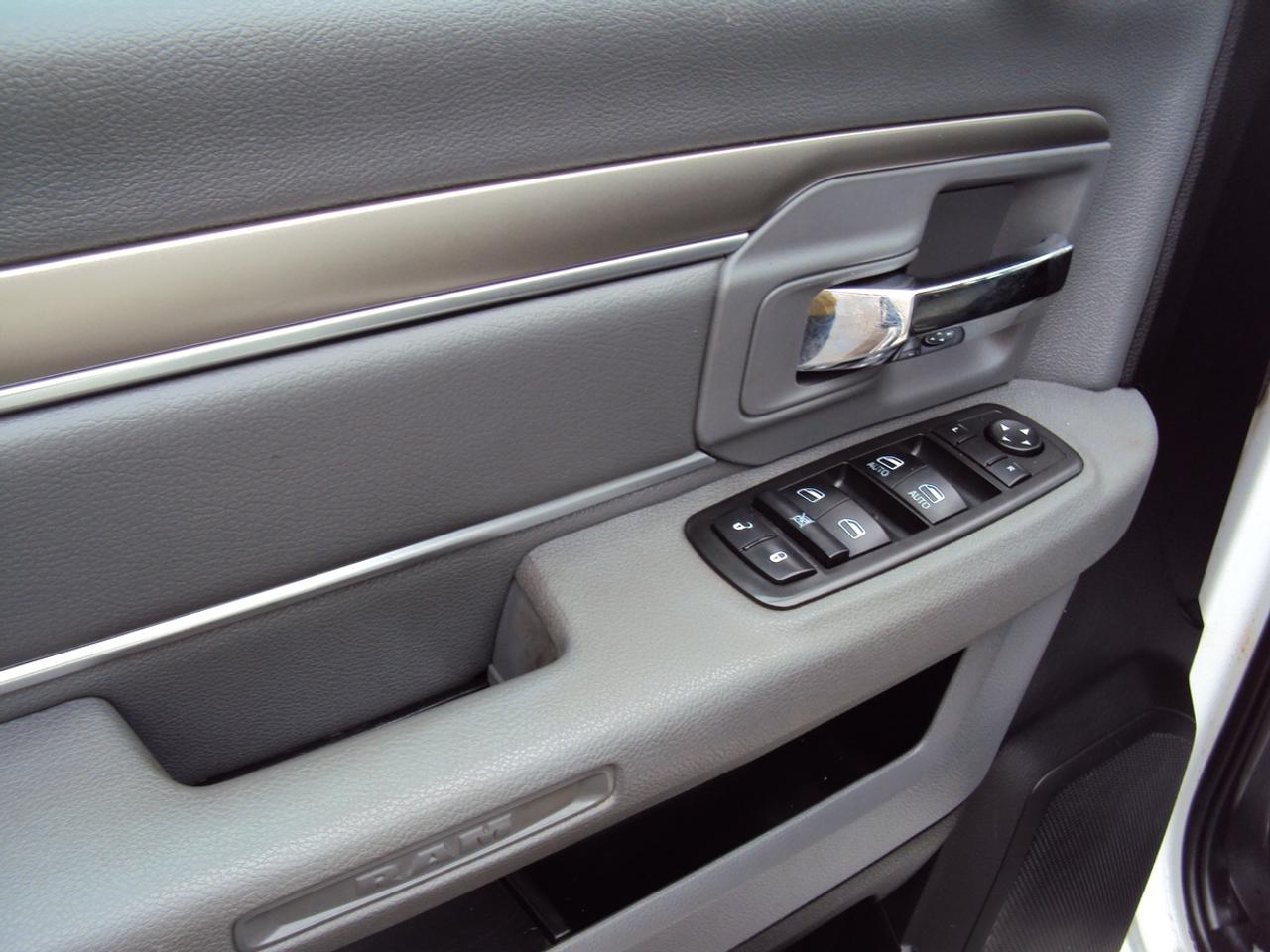 2014 RAM 1500 SLT Photo