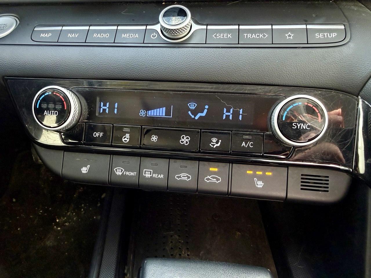 2022 Hyundai Elantra SEL Photo