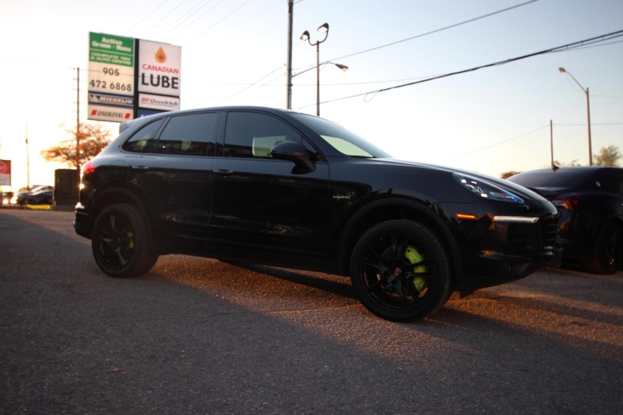 2015 Porsche Cayenne S E-Hybrid Photo
