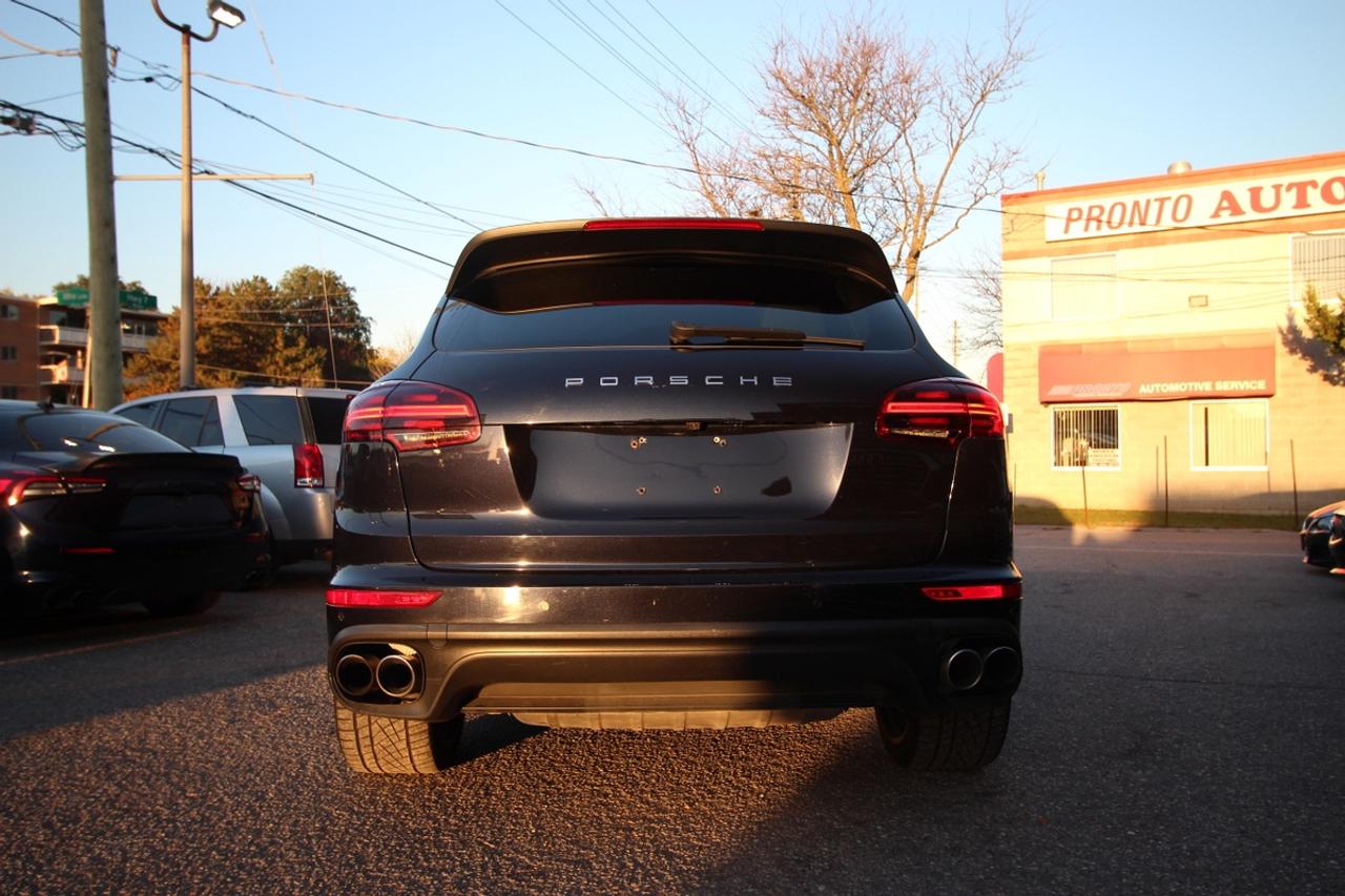 2015 Porsche Cayenne S E-Hybrid Photo