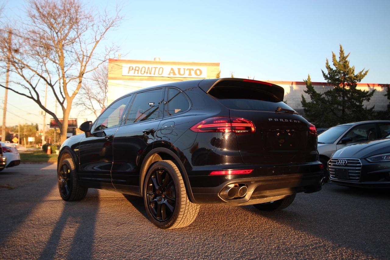2015 Porsche Cayenne S E-Hybrid Photo