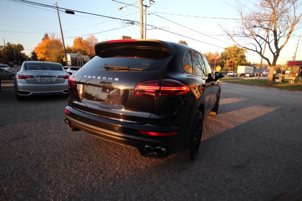 2015 Porsche Cayenne S E-Hybrid Photo