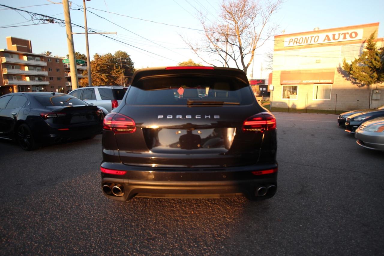 2015 Porsche Cayenne S E-Hybrid Photo