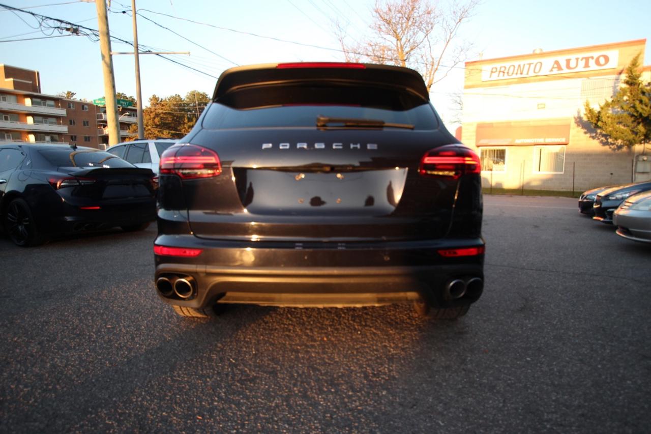 2015 Porsche Cayenne S E-Hybrid Photo
