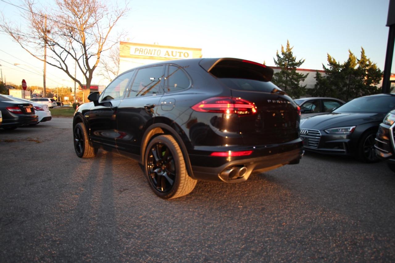2015 Porsche Cayenne S E-Hybrid Photo