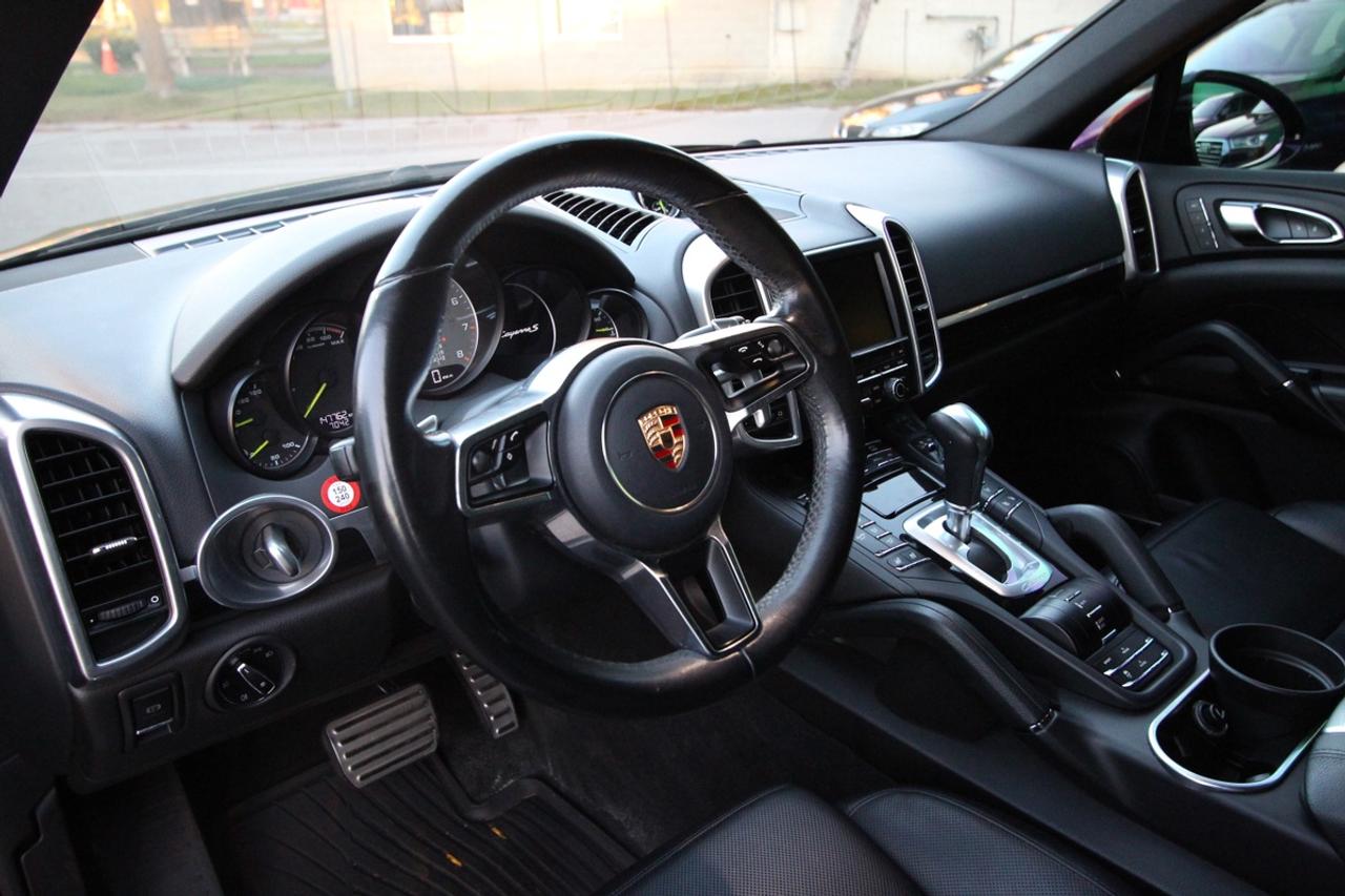 2015 Porsche Cayenne S E-Hybrid Photo