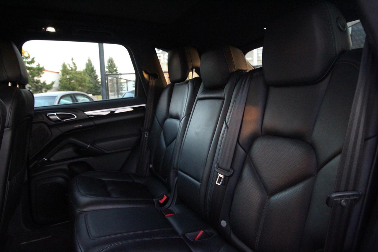 2015 Porsche Cayenne S E-Hybrid Photo