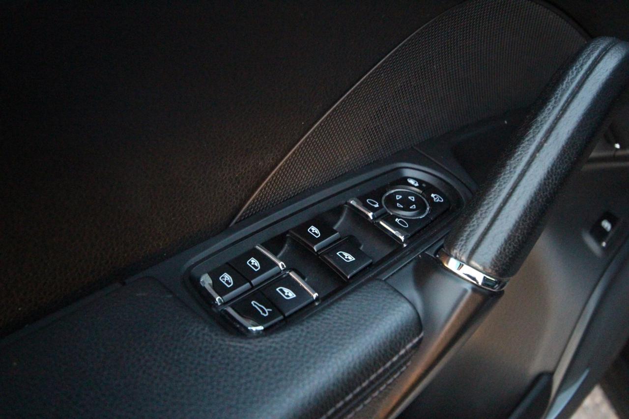 2015 Porsche Cayenne S E-Hybrid Photo