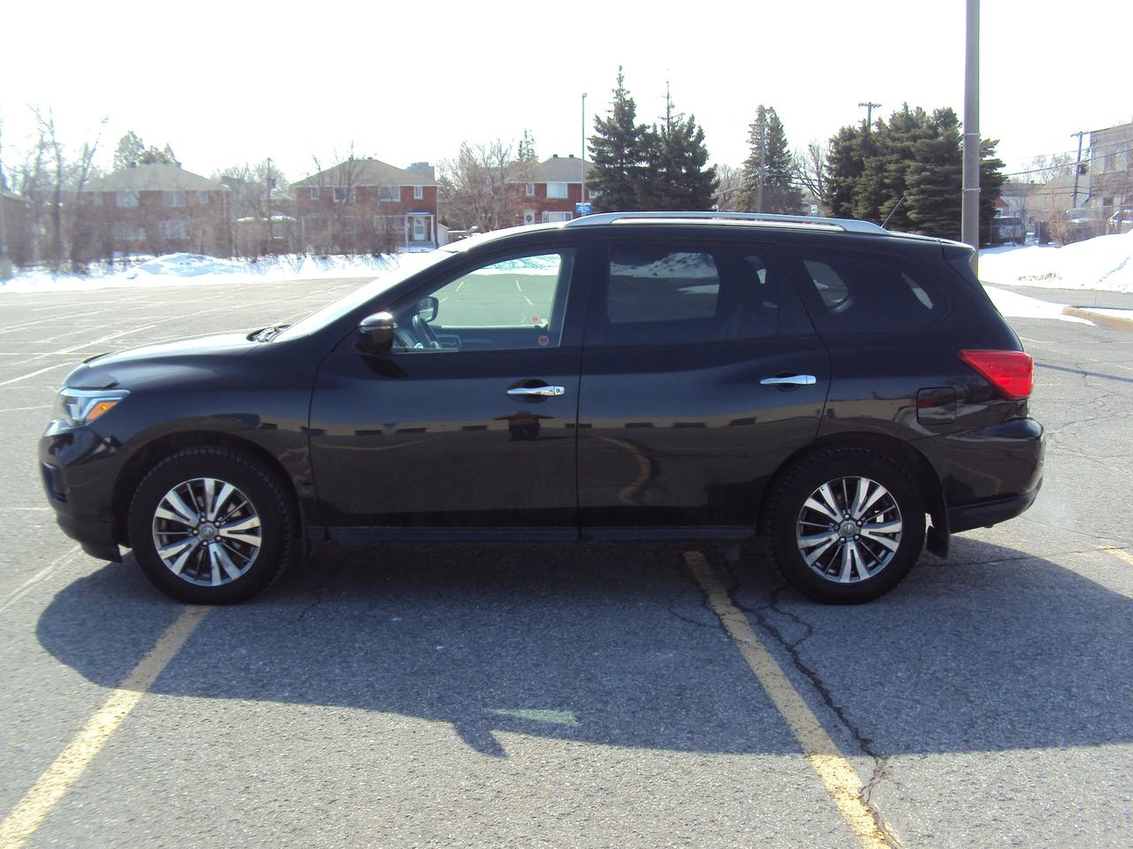 2018 Nissan Pathfinder SV Photo