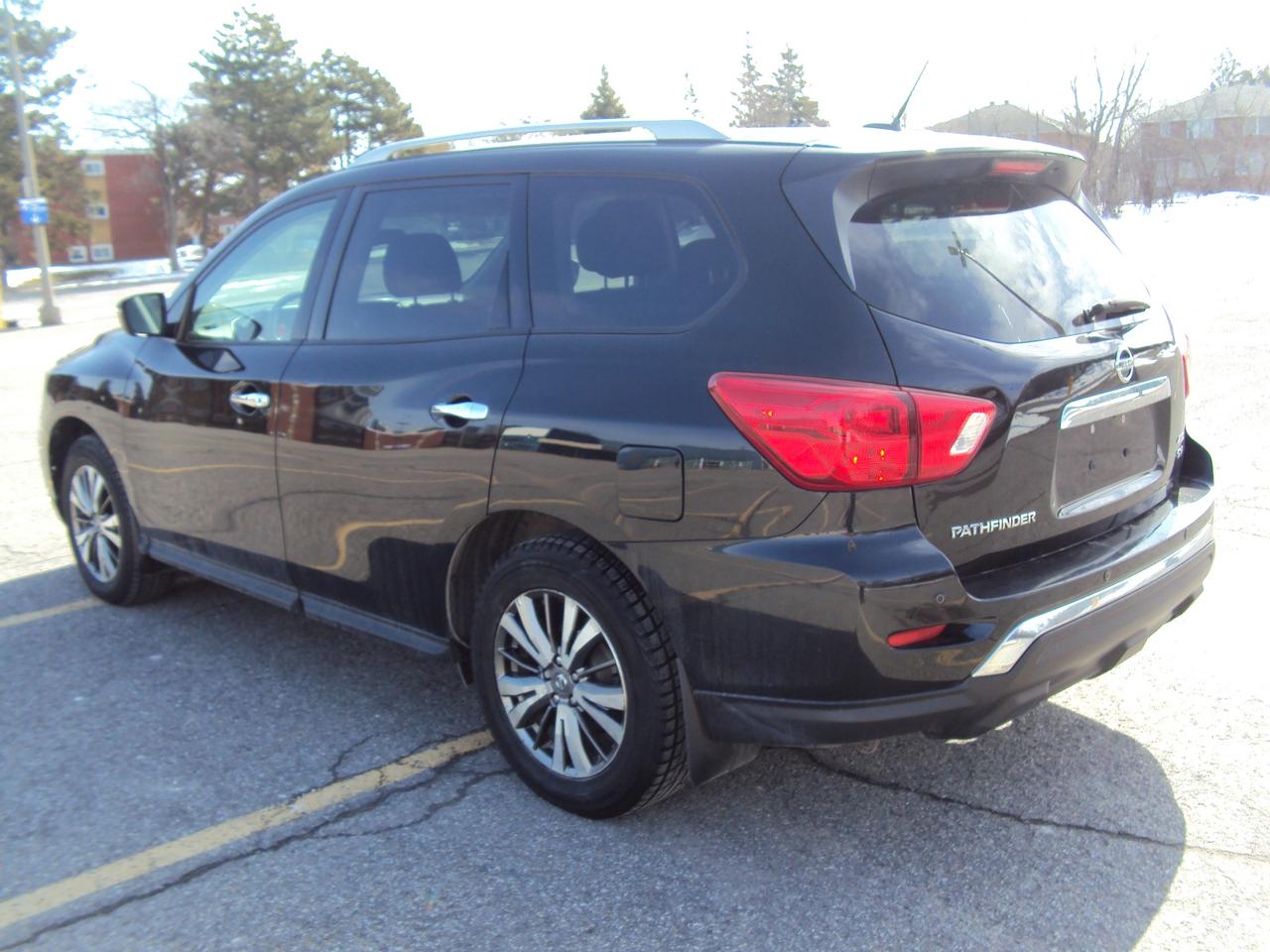 2018 Nissan Pathfinder SV Photo