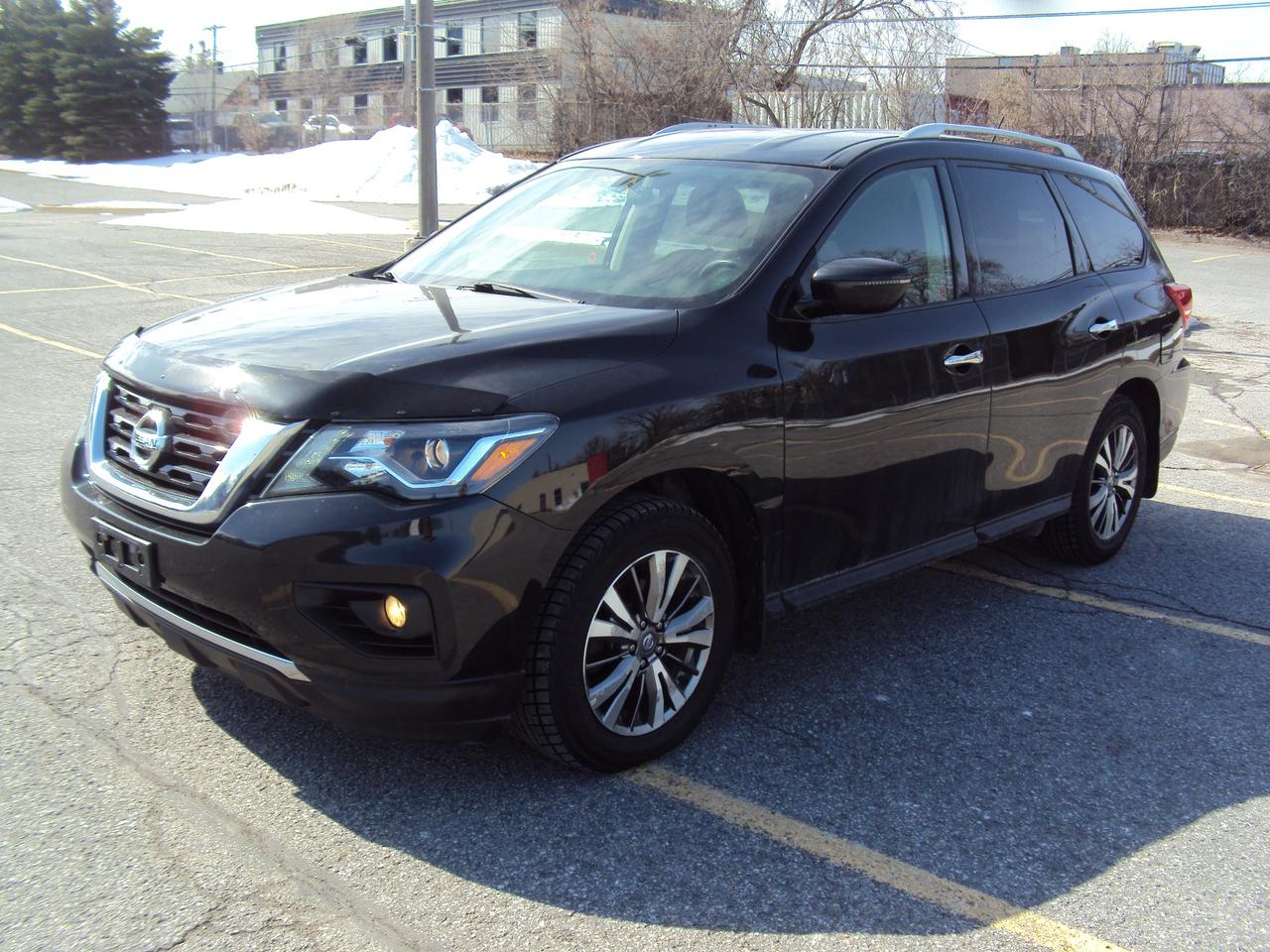 2018 Nissan Pathfinder SV Photo2