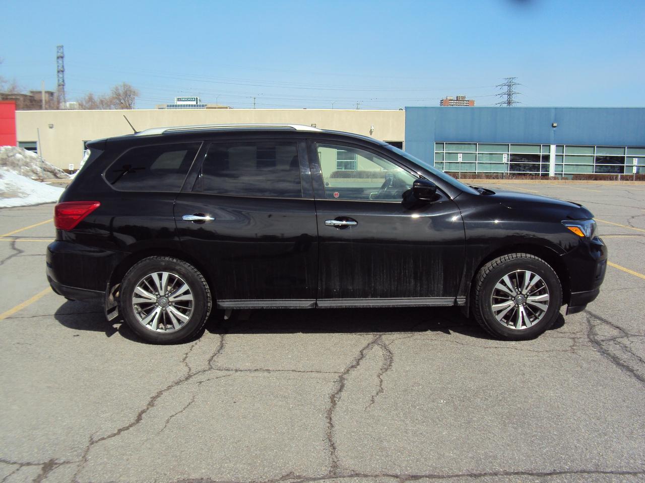 2018 Nissan Pathfinder SV Photo