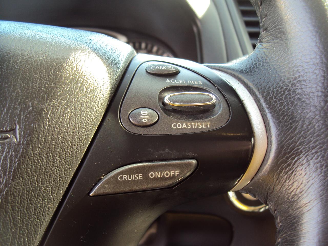 2018 Nissan Pathfinder SV Photo