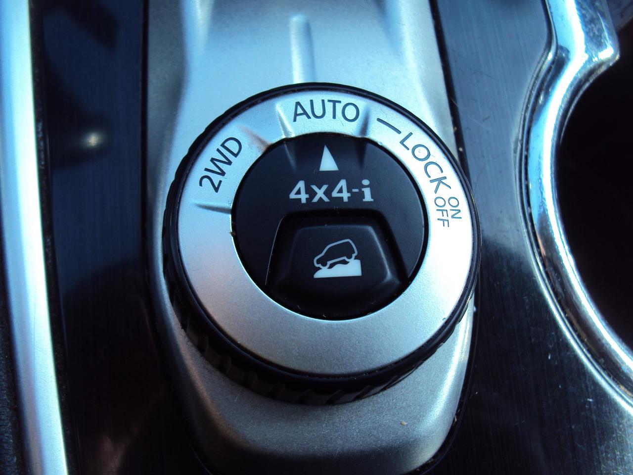 2018 Nissan Pathfinder SV Photo