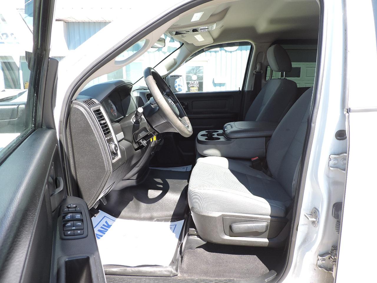 2018 RAM 1500 Express 3.6L 4X4 New Brakes 6-Seater 130000 KMS Photo
