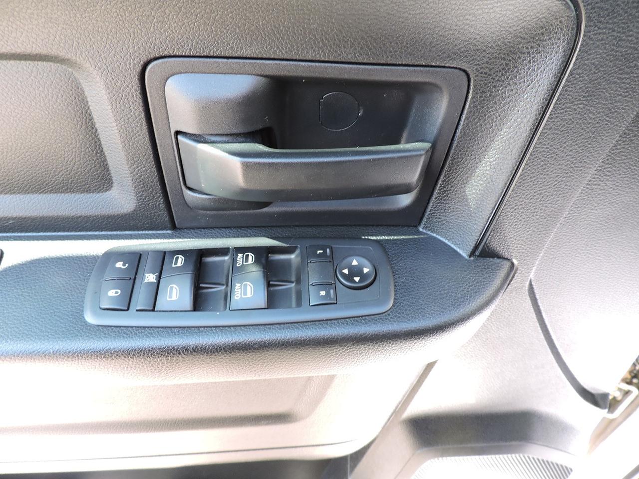 2018 RAM 1500 Express 3.6L 4X4 New Brakes 6-Seater 130000 KMS Photo