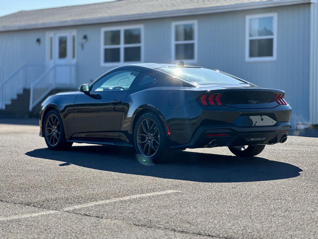 2026 Ford Mustang EcoBoost Premium Fastback Photo4