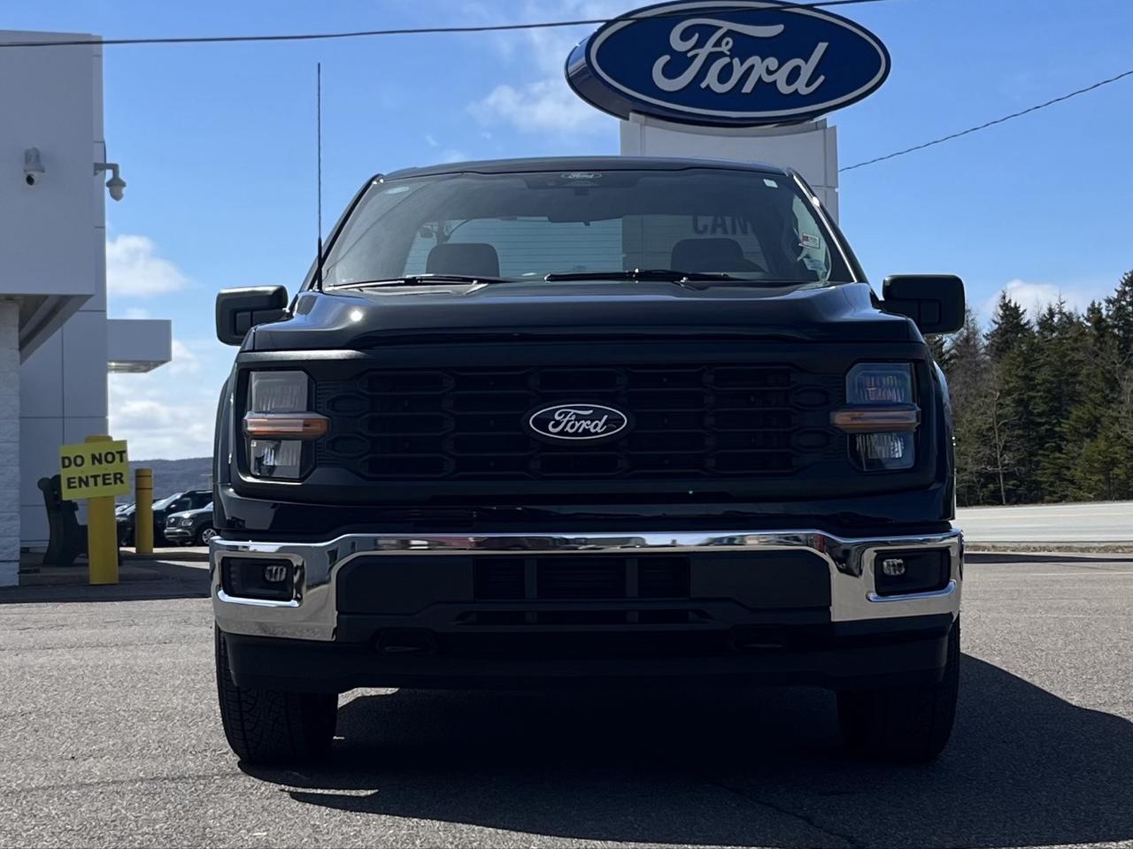 2026 Ford F-150 XL 4WD REG CAB 8' BOX Photo1