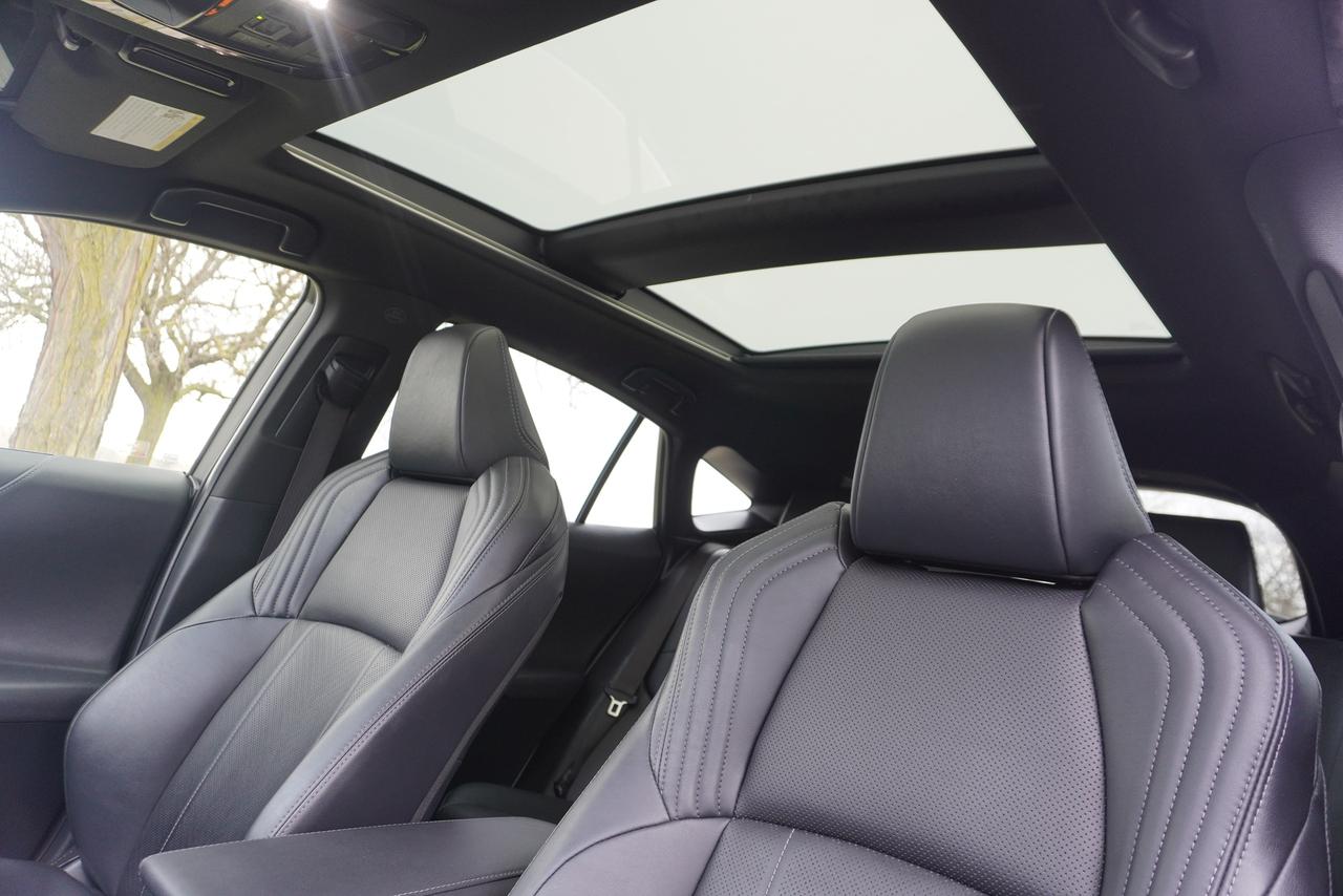 2021 Toyota Venza LIMITED / 1 OWNER / NO ACCIDENTS / HYBRID / LOCAL Photo