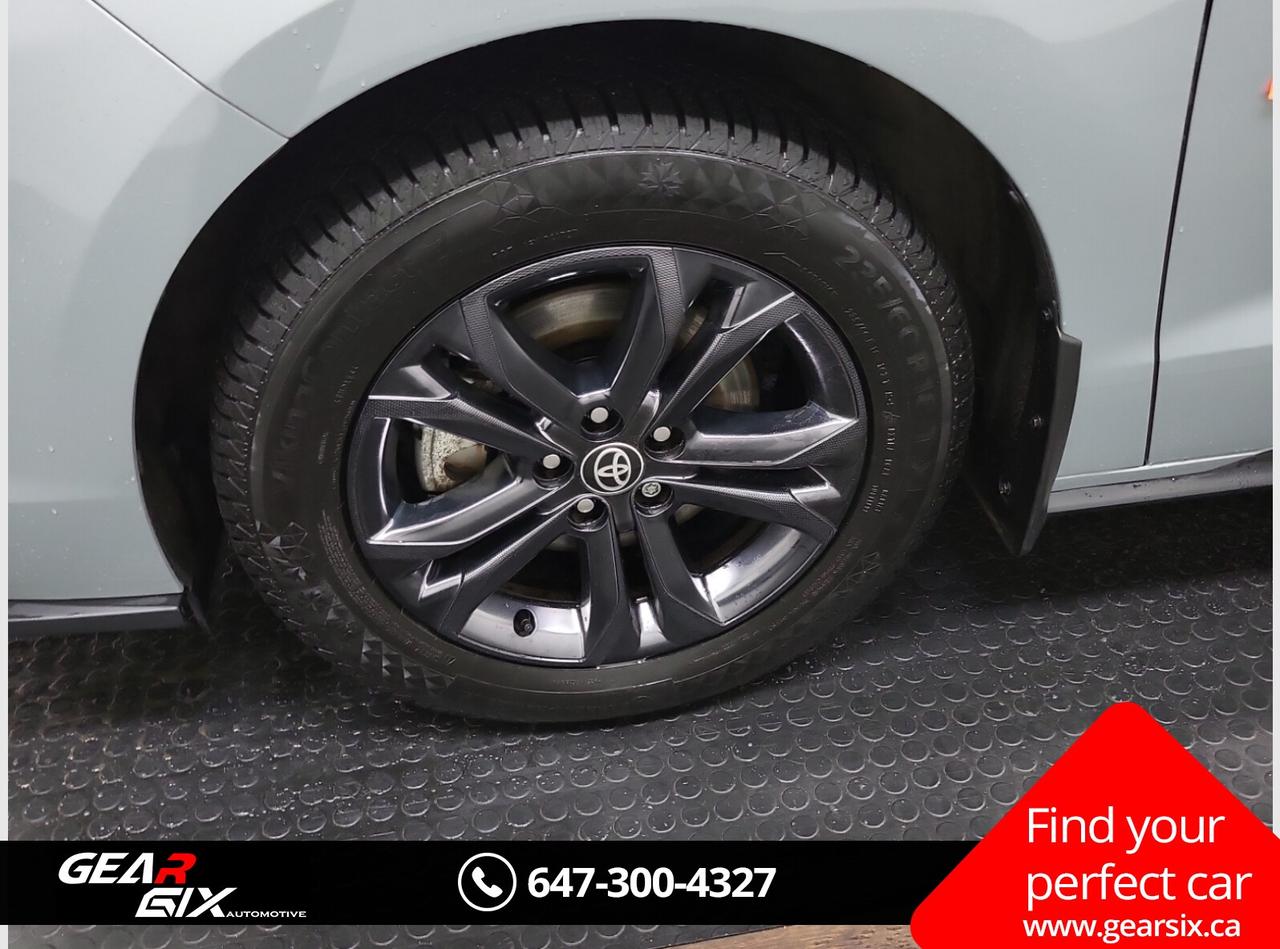 2025 Toyota Sienna XSE HYBRID Photo