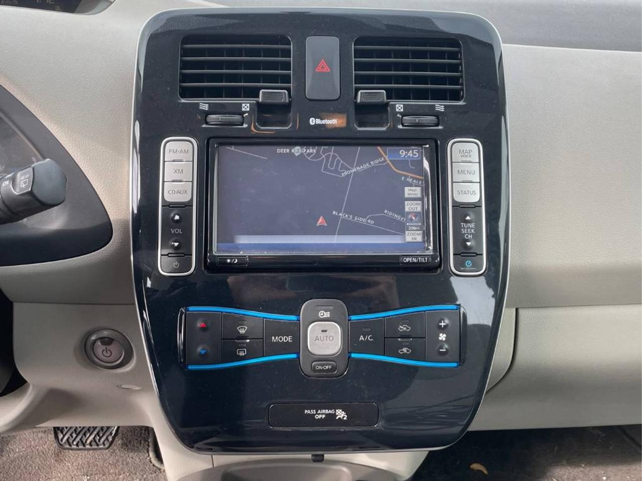 2011 Nissan Leaf SL Photo