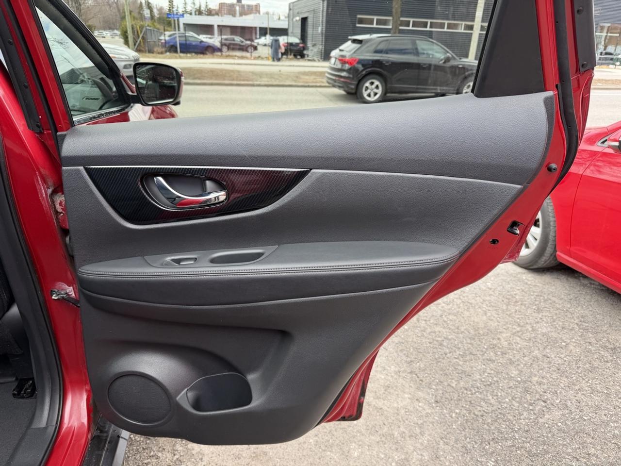 2017 Nissan Rogue SL AWD Photo
