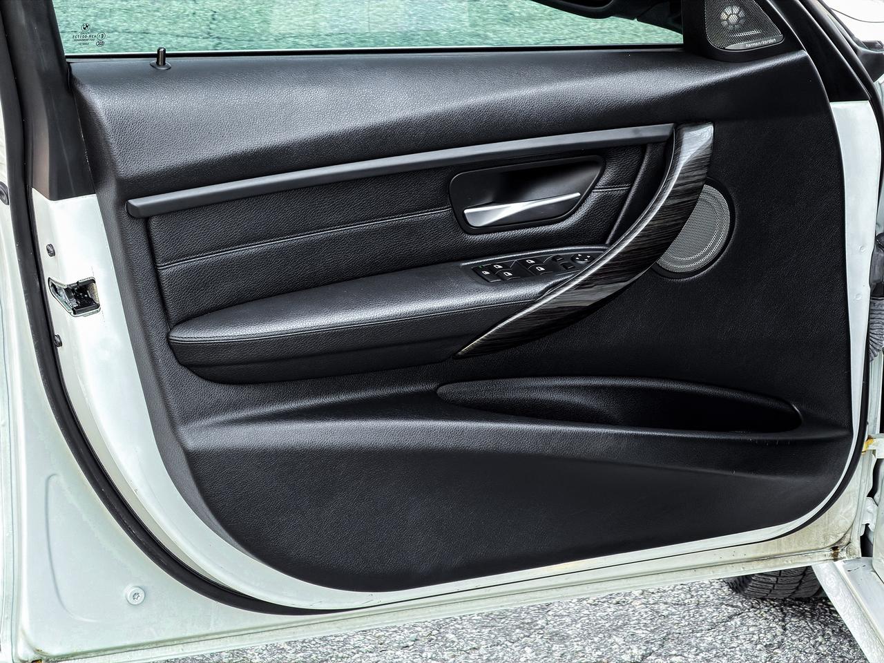 2013 BMW 3-Series 328i xDrive Luxury Edition Photo