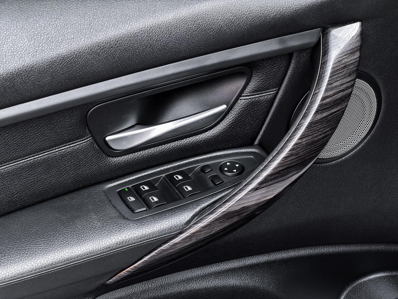 2013 BMW 3-Series 328i xDrive Luxury Edition Photo