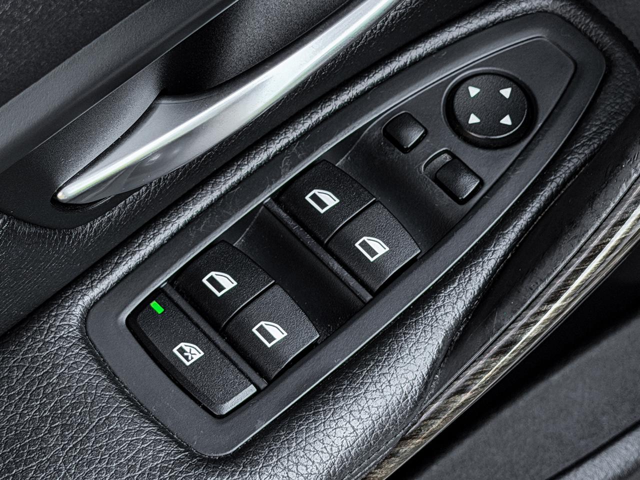 2013 BMW 3-Series 328i xDrive Luxury Edition Photo