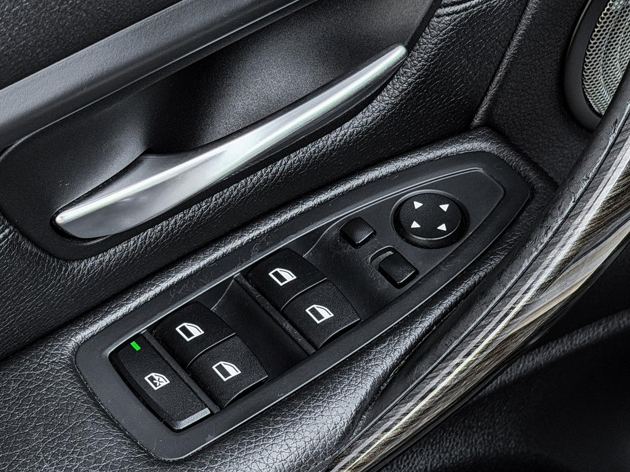 2013 BMW 3-Series 328i xDrive Luxury Edition Photo