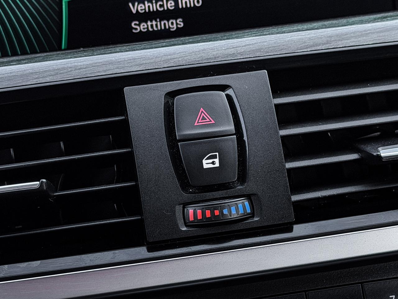 2013 BMW 3-Series 328i xDrive Luxury Edition Photo