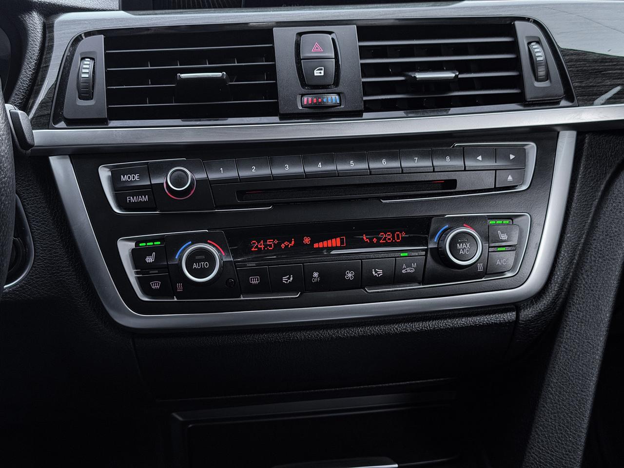 2013 BMW 3-Series 328i xDrive Luxury Edition Photo