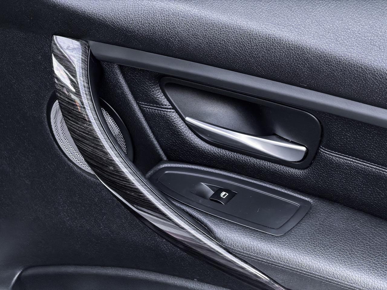 2013 BMW 3-Series 328i xDrive Luxury Edition Photo