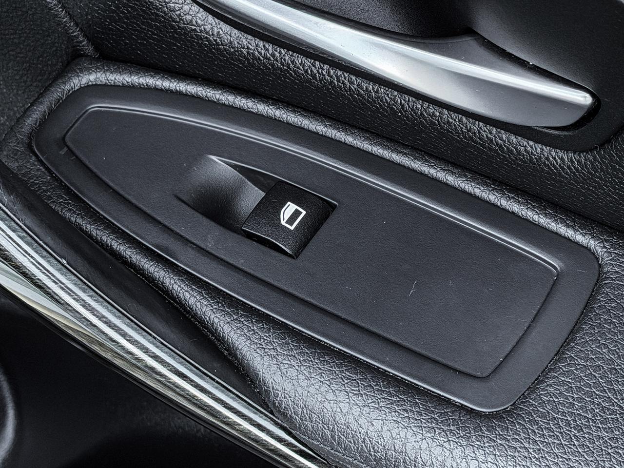 2013 BMW 3-Series 328i xDrive Luxury Edition Photo