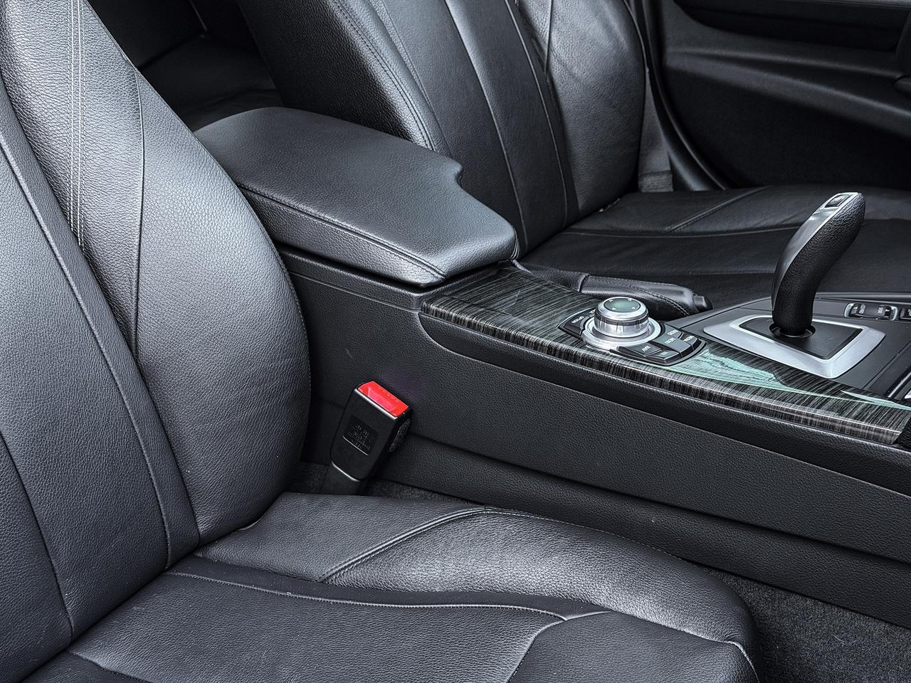 2013 BMW 3-Series 328i xDrive Luxury Edition Photo