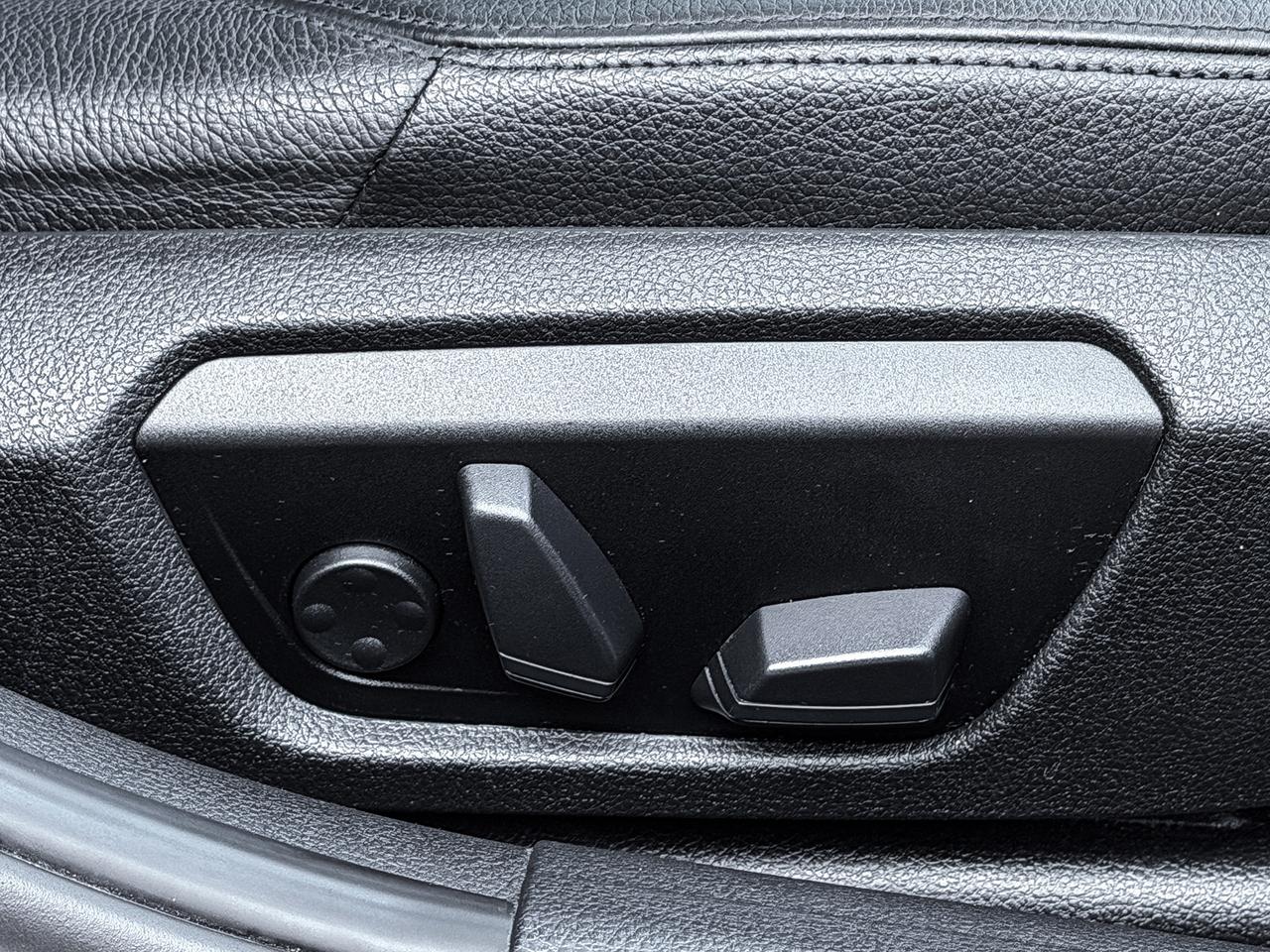 2013 BMW 3-Series 328i xDrive Luxury Edition Photo