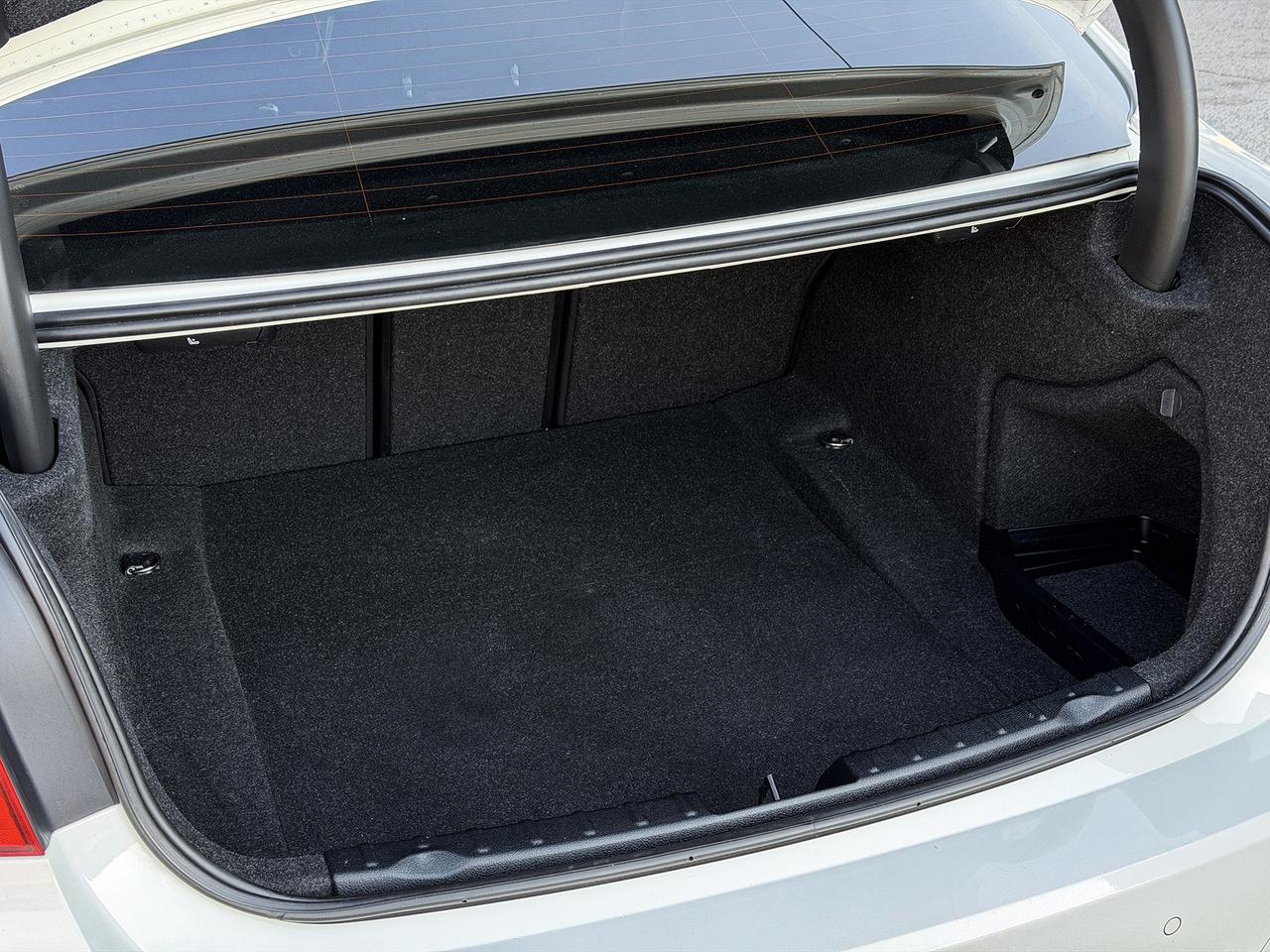 2013 BMW 3-Series 328i xDrive Luxury Edition Photo