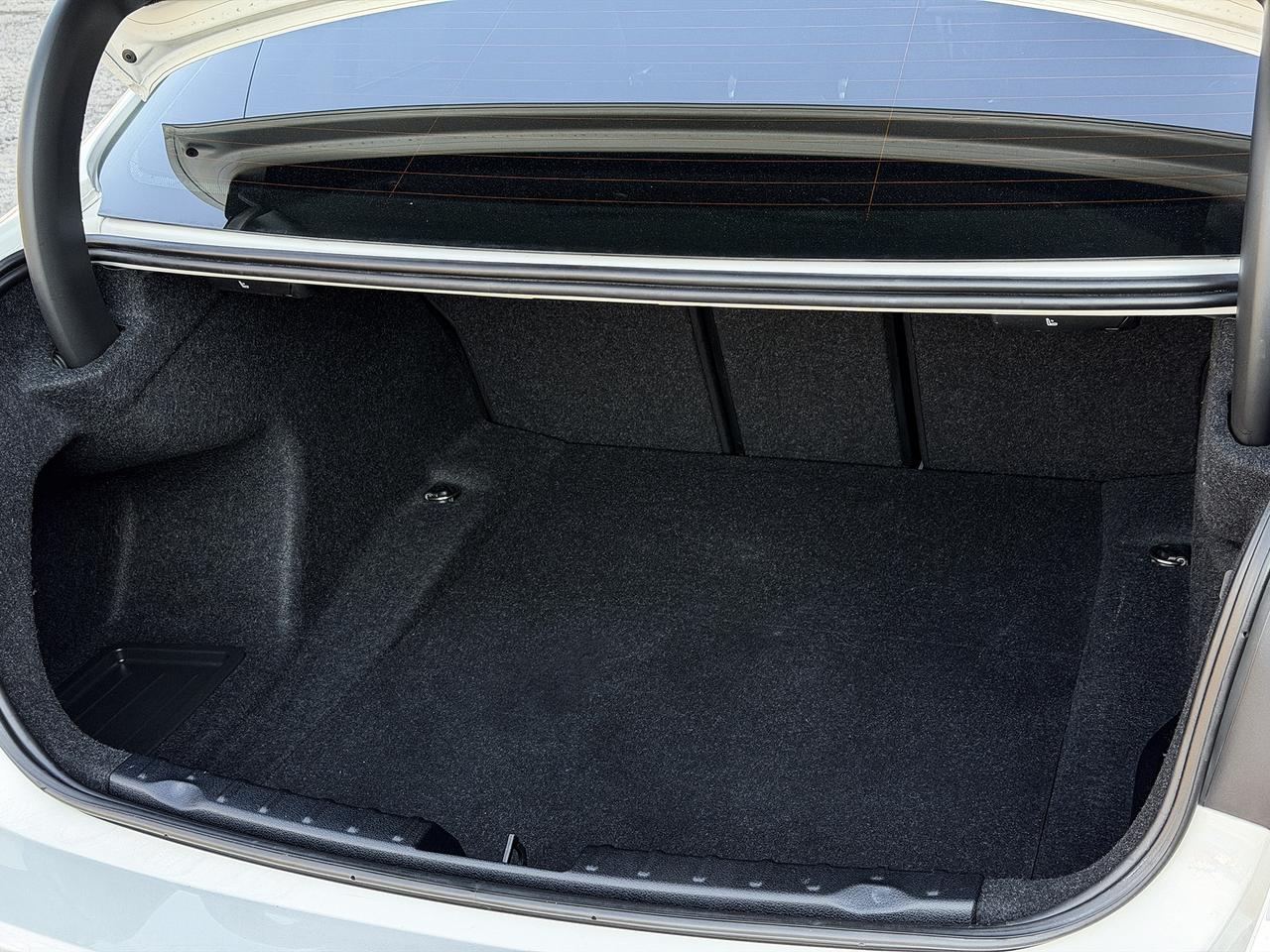 2013 BMW 3-Series 328i xDrive Luxury Edition Photo