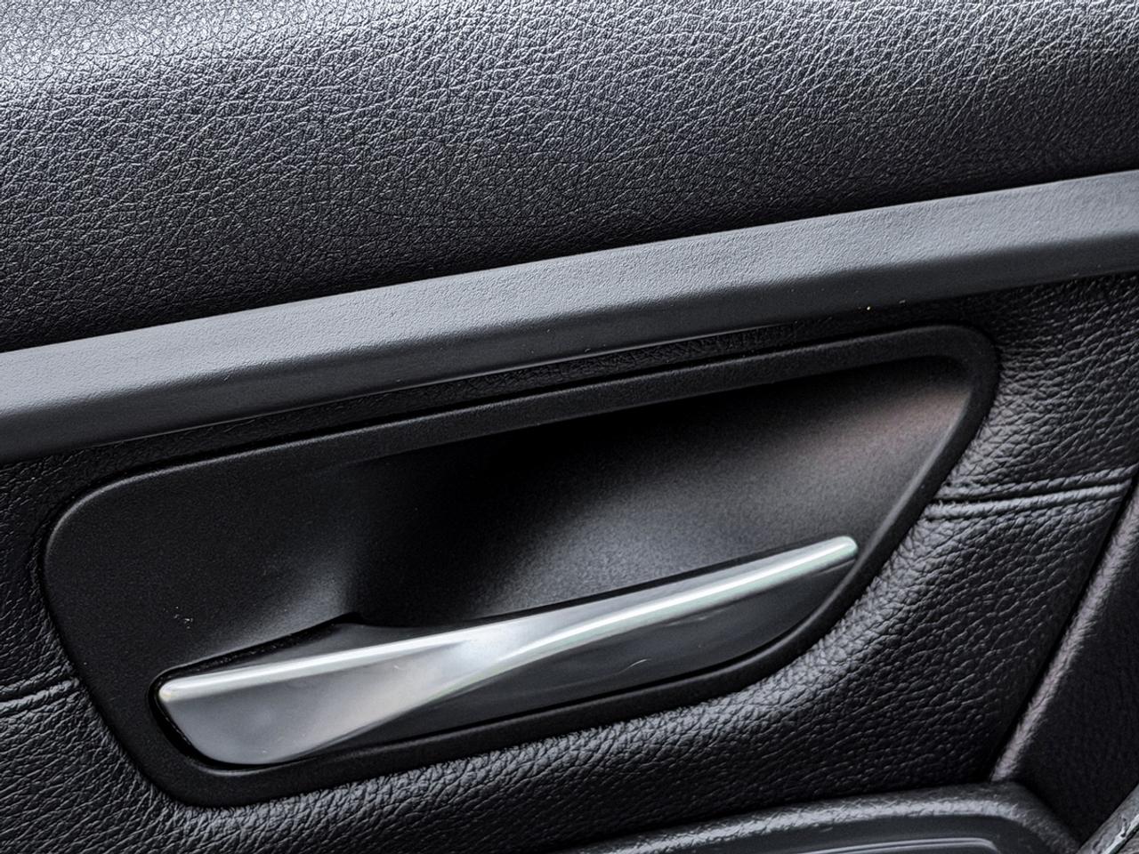 2013 BMW 3-Series 328i xDrive Luxury Edition Photo
