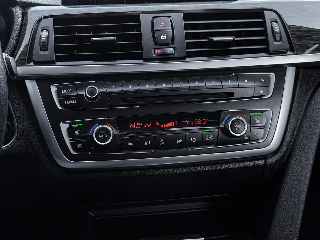 2013 BMW 3-Series 328i xDrive Luxury Edition Photo