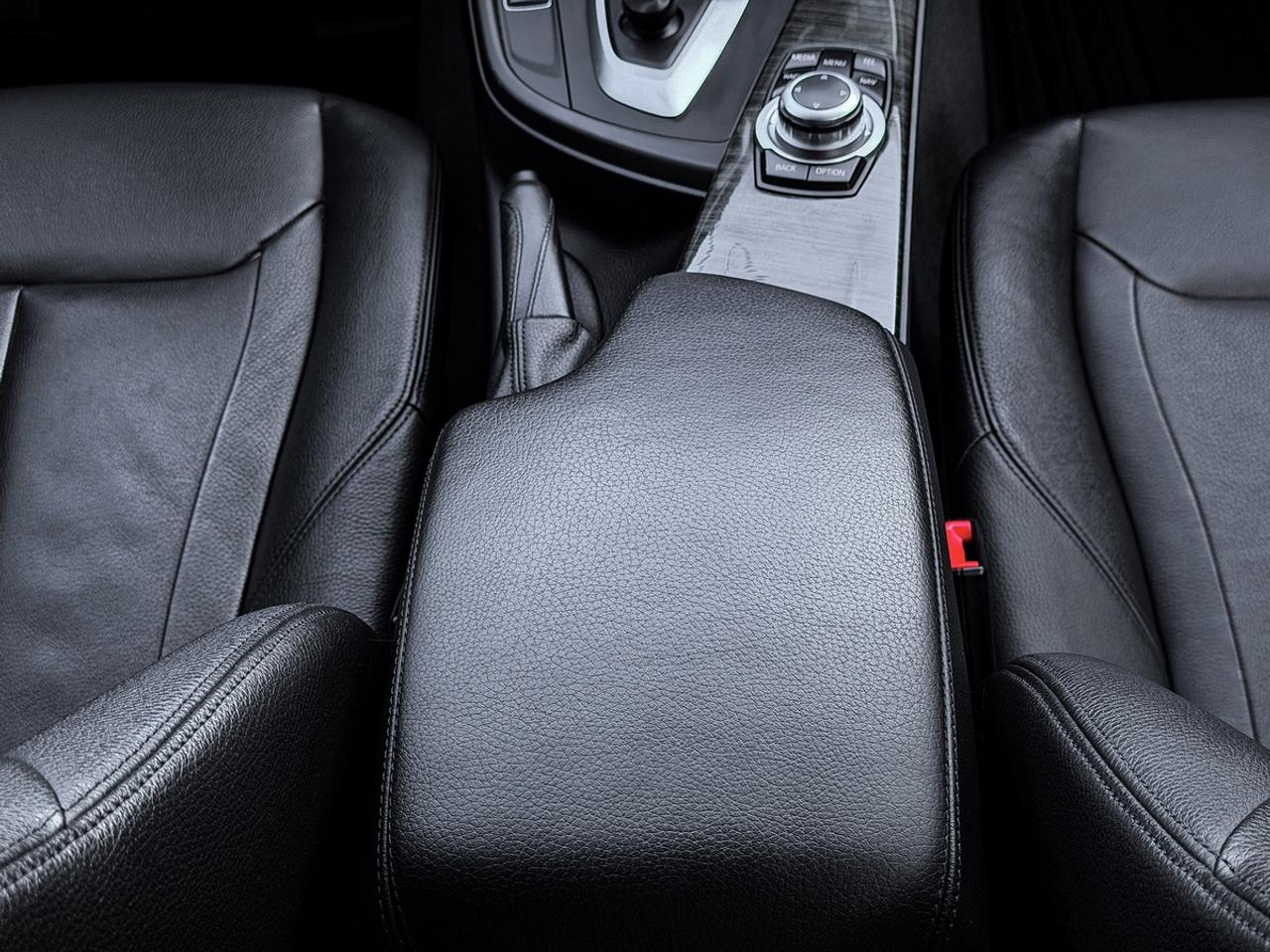2013 BMW 3-Series 328i xDrive Luxury Edition Photo