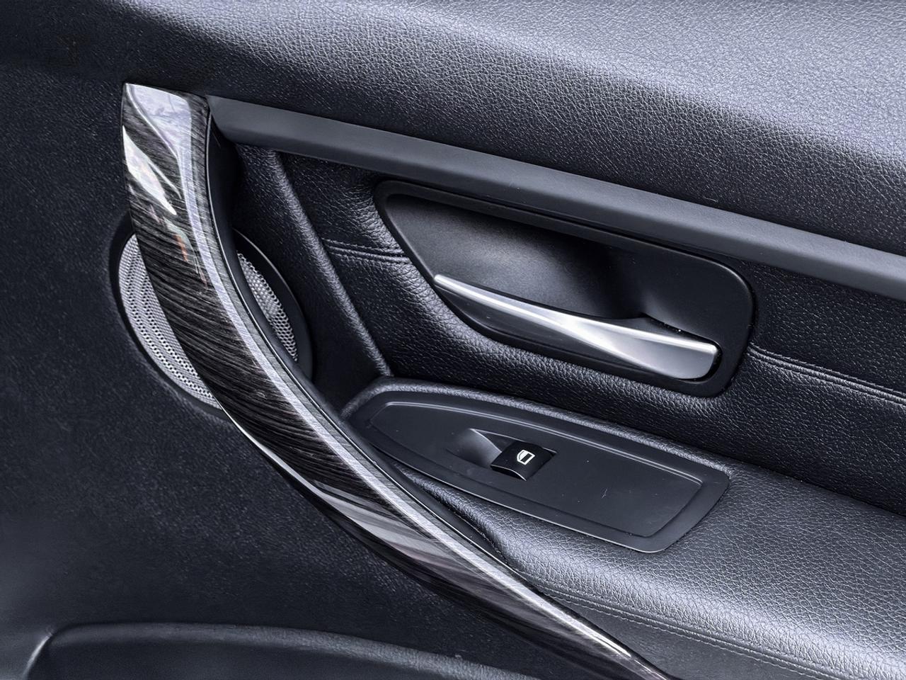 2013 BMW 3-Series 328i xDrive Luxury Edition Photo