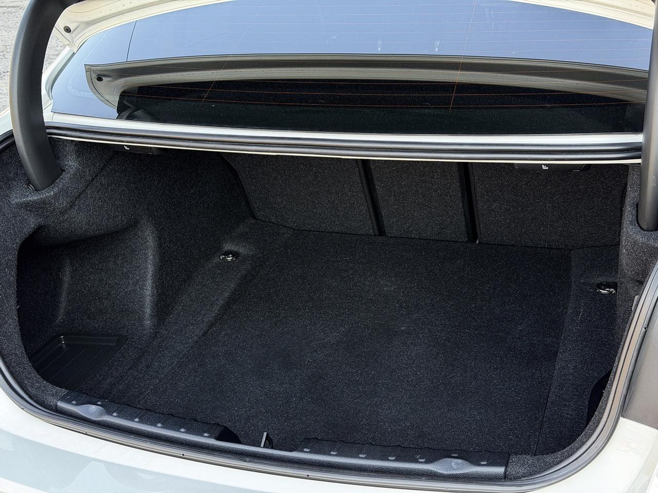 2013 BMW 3-Series 328i xDrive Luxury Edition Photo