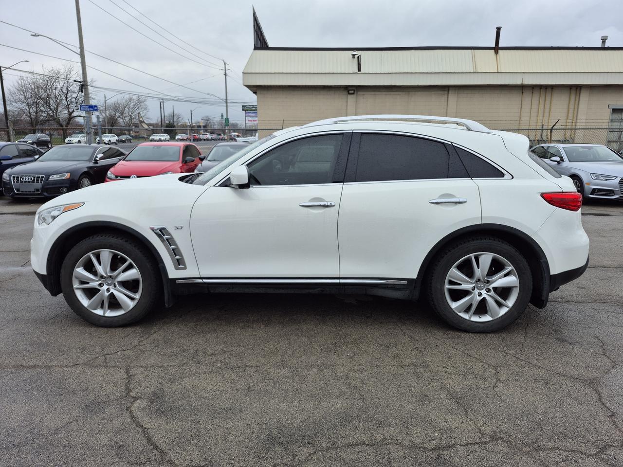 2015 Infiniti QX70  Photo